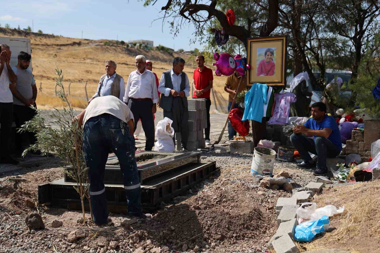 Narin’in mezarı yapıldı
