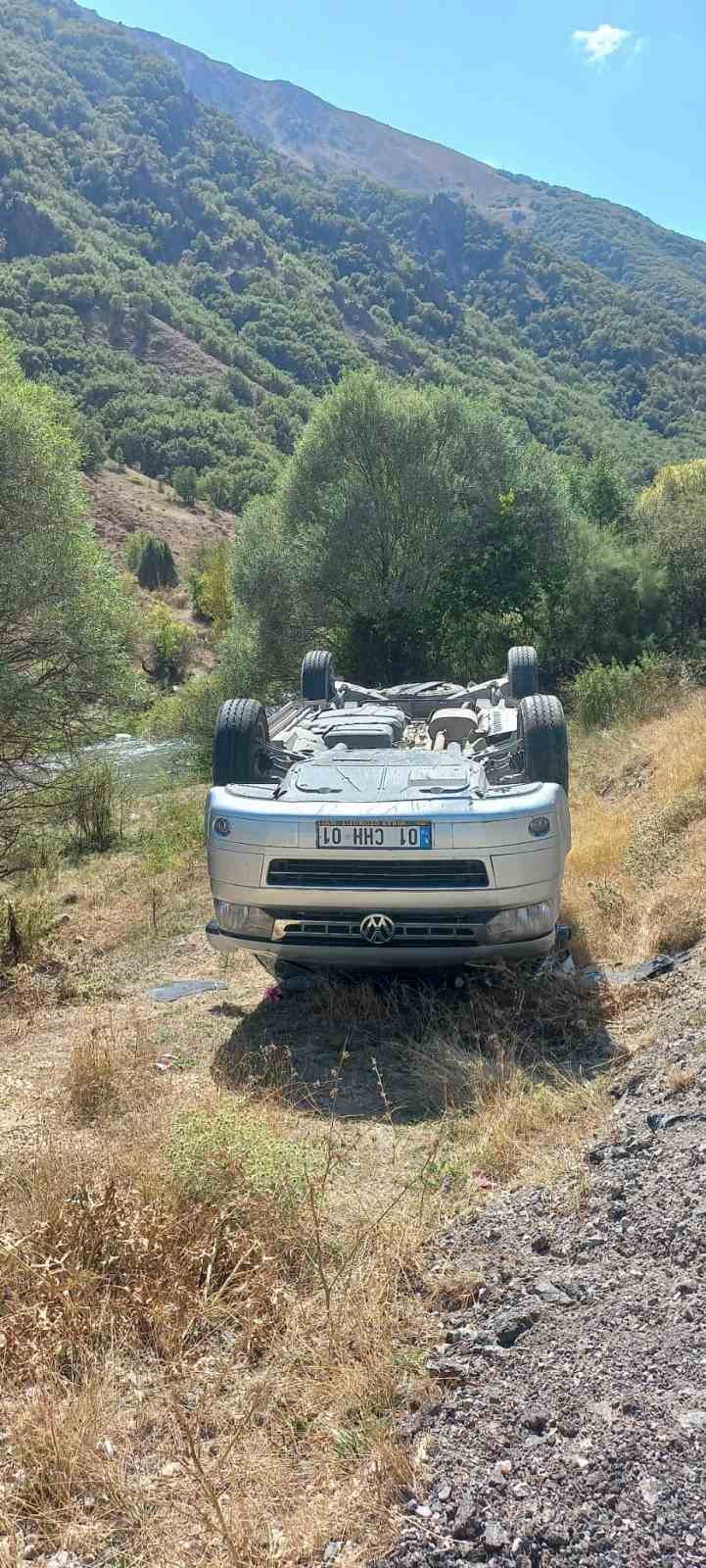 Tunceli’de otomobil ters döndü
