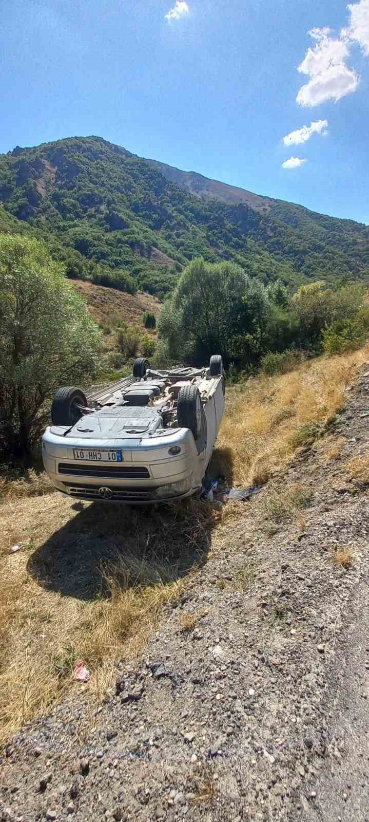 Tunceli’de otomobil ters döndü
