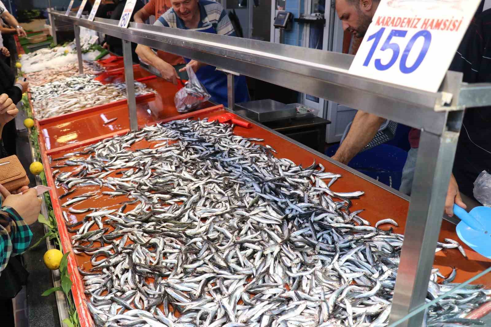 Bolu’da hamsinin fiyatı 50 lira birden düştü
