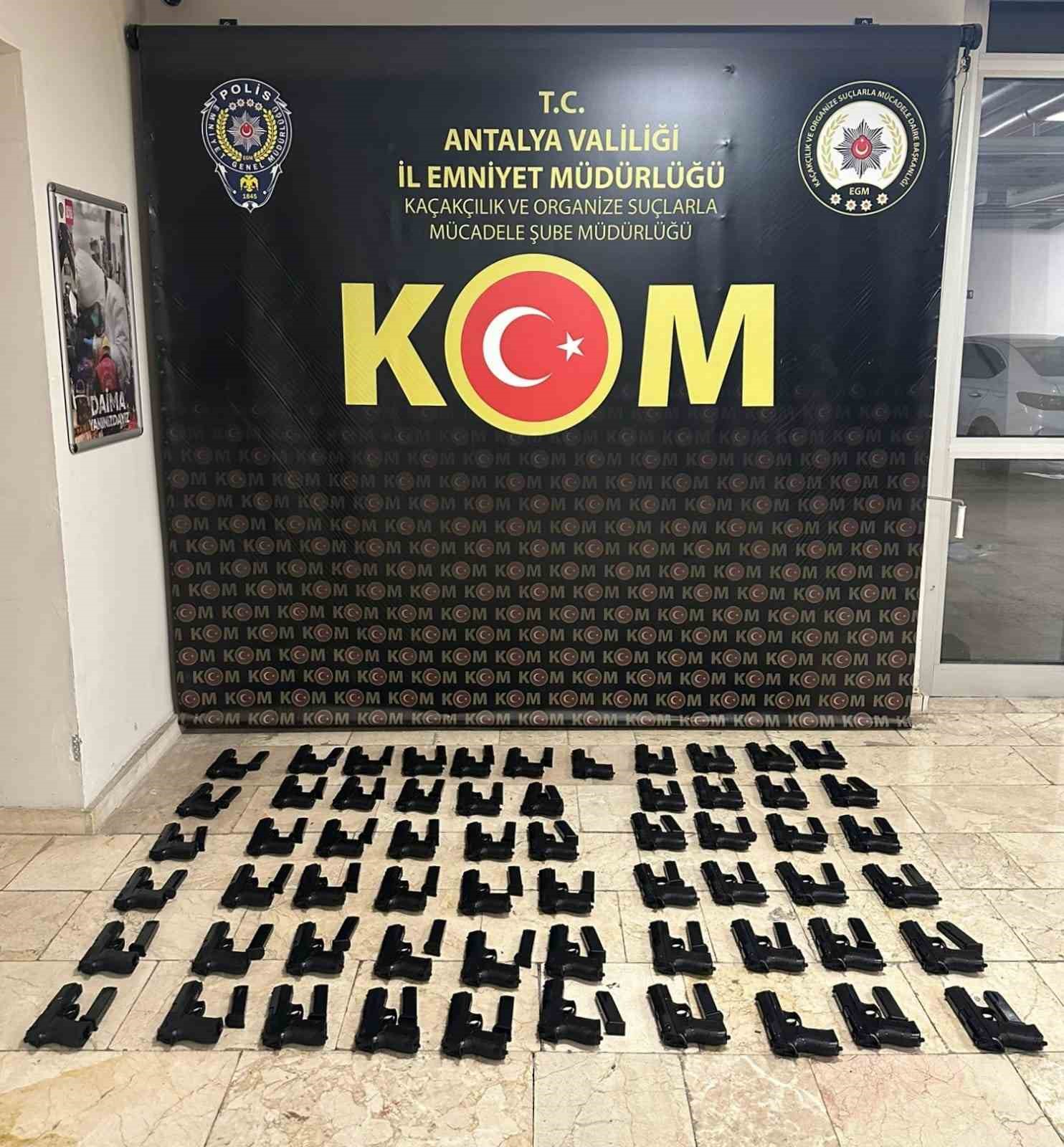 Antalya’da silah kaçakçılığı operasyonu: 2 tutuklama
