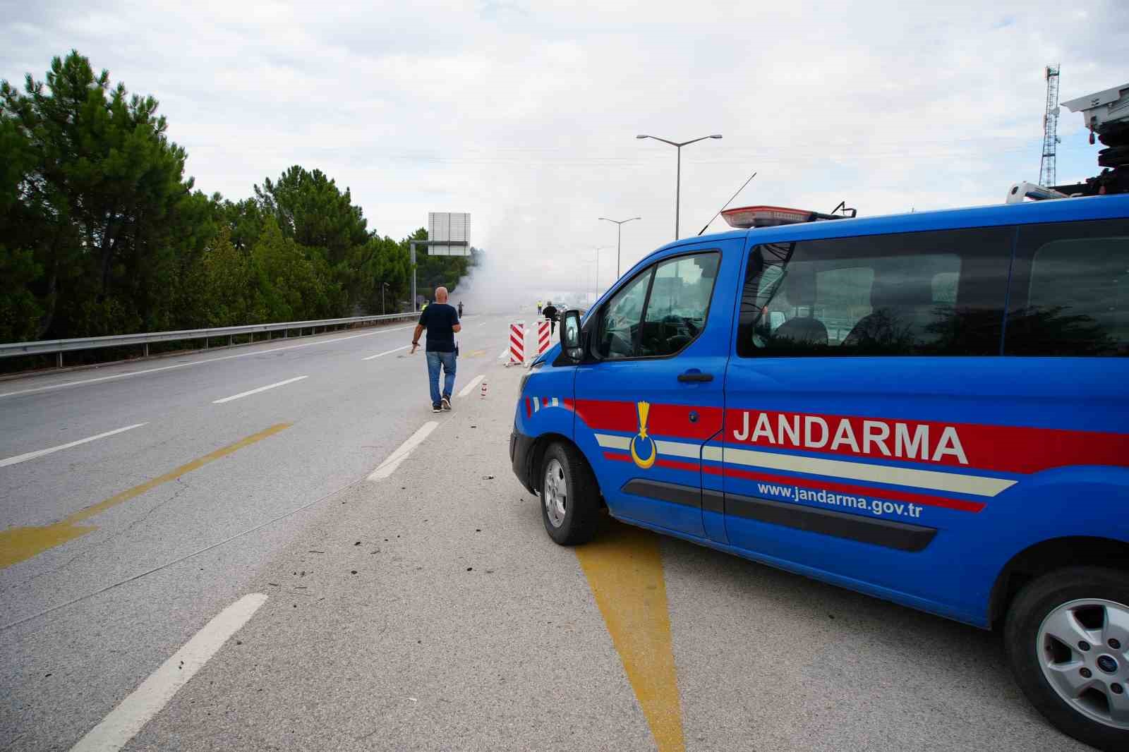 İstanbul-Edirne Otoyolu’nda yangın: Trafik tek şeritten sağlandı
