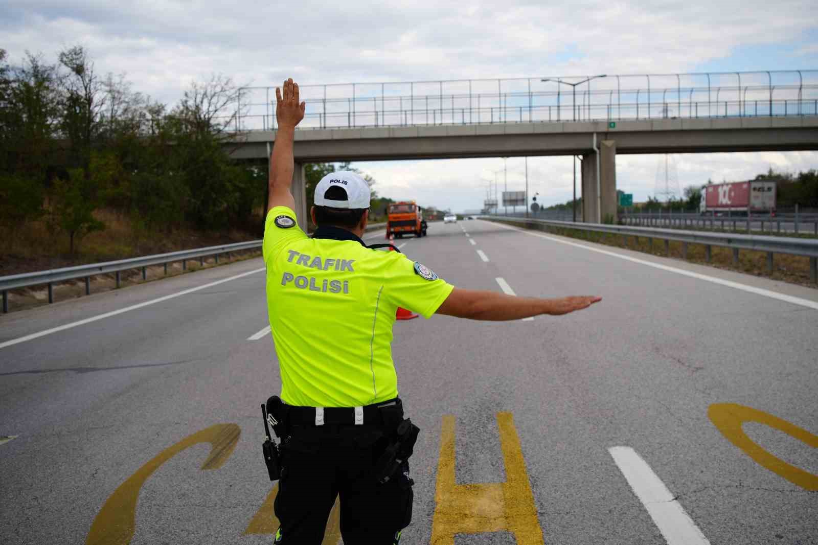 İstanbul-Edirne Otoyolu’nda yangın: Trafik tek şeritten sağlandı
