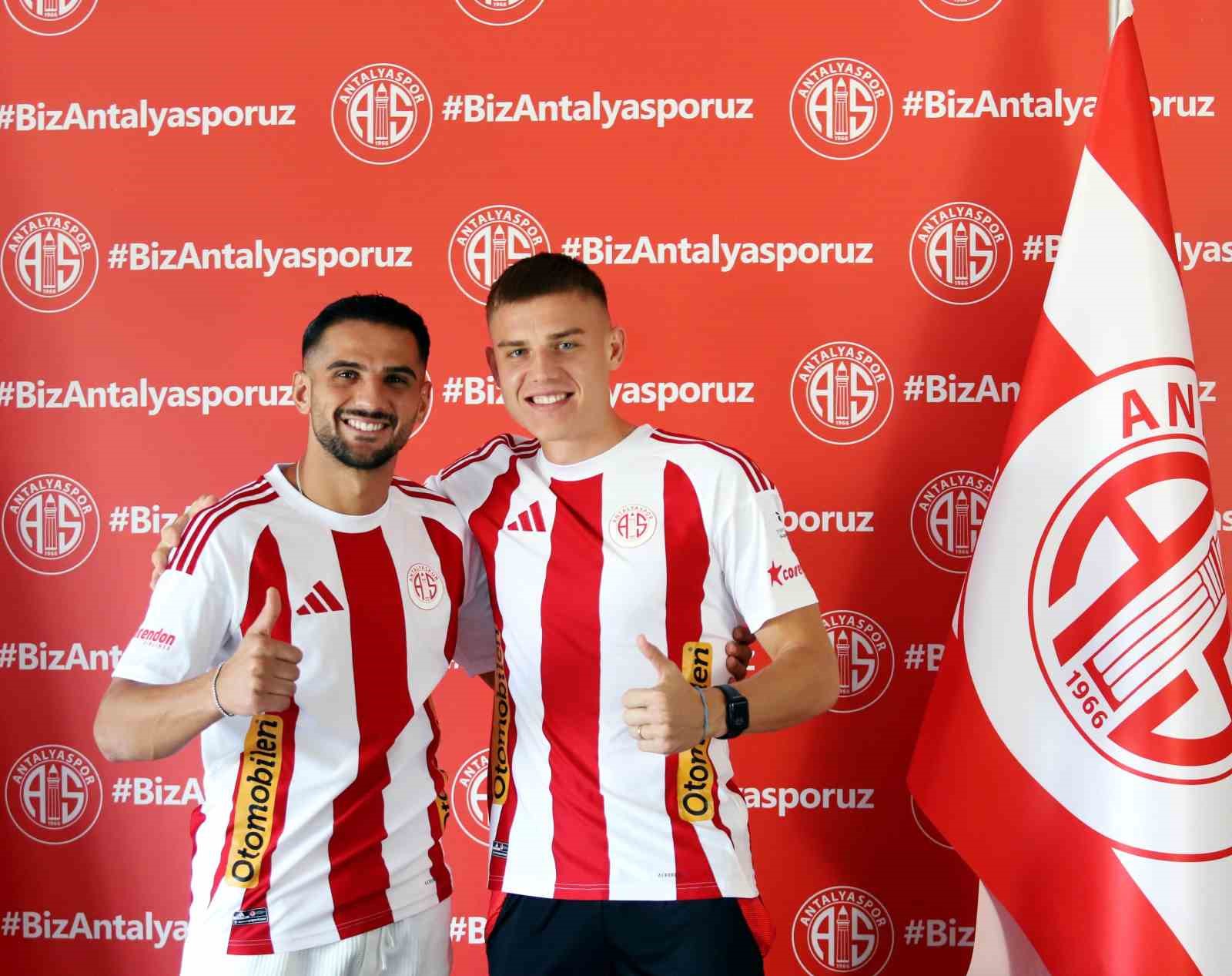 Antalyaspor’da Petrusenko ve Abdurrahim için imza töreni düzenlendi
