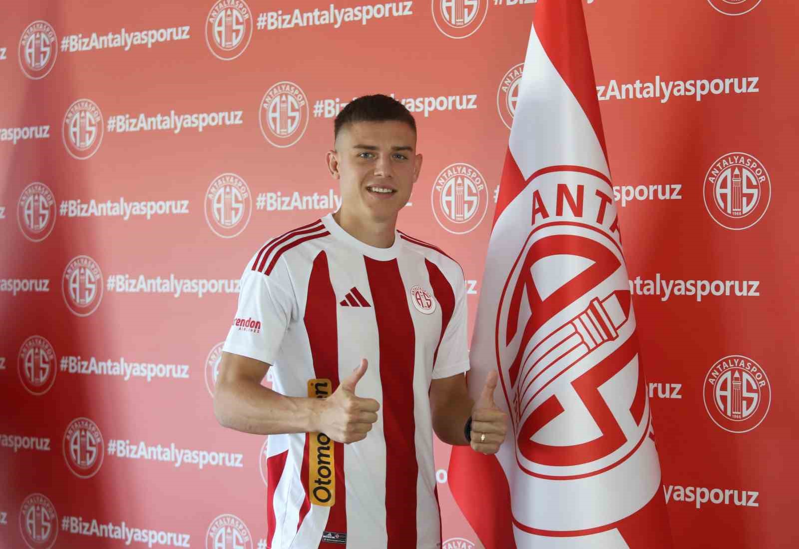 Antalyaspor’da Petrusenko ve Abdurrahim için imza töreni düzenlendi
