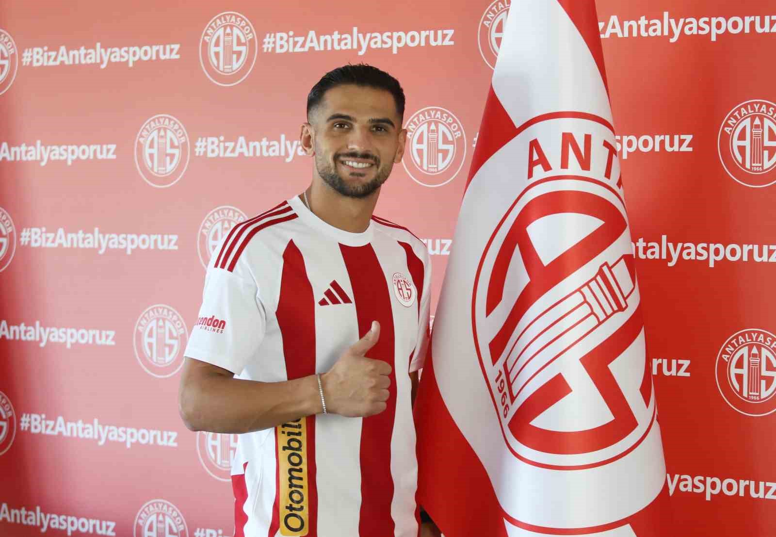 Antalyaspor’da Petrusenko ve Abdurrahim için imza töreni düzenlendi
