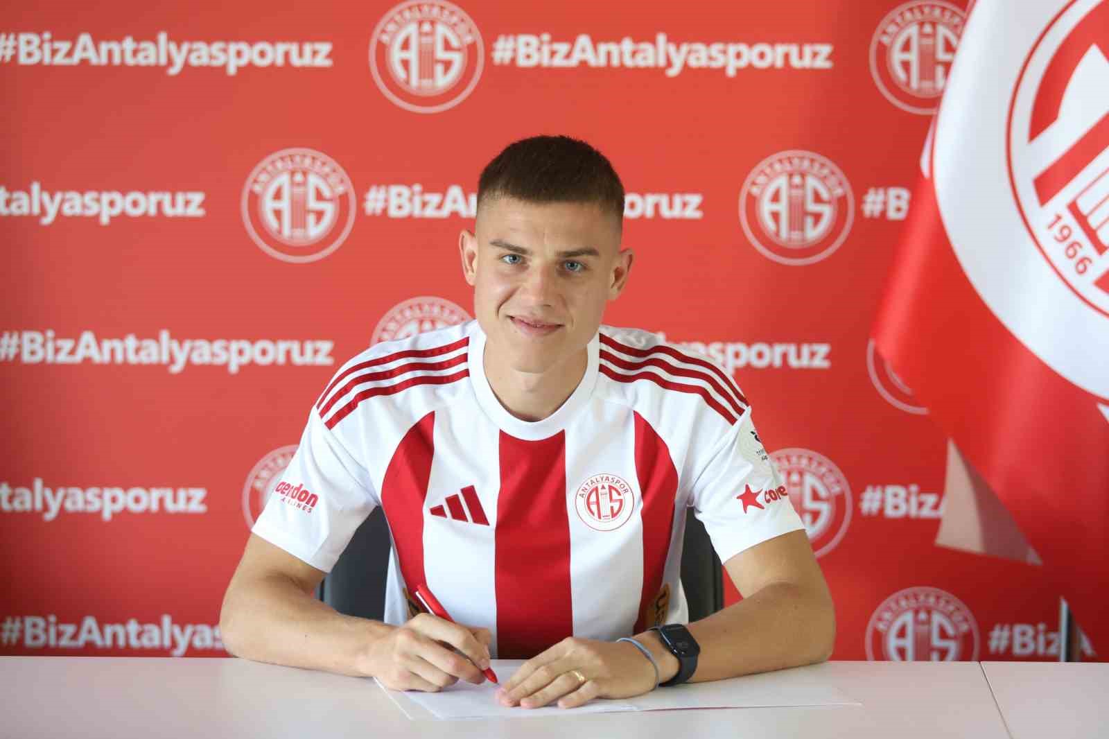 Antalyaspor’da Petrusenko ve Abdurrahim için imza töreni düzenlendi
