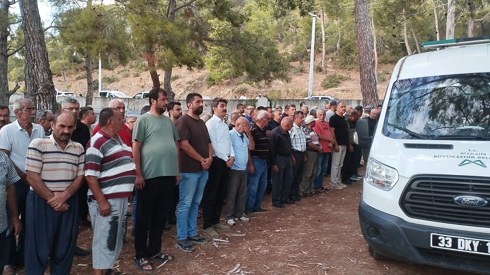 Çöpteki bidonda çıplak cesedi bulunan emekli profesör defnedildi
