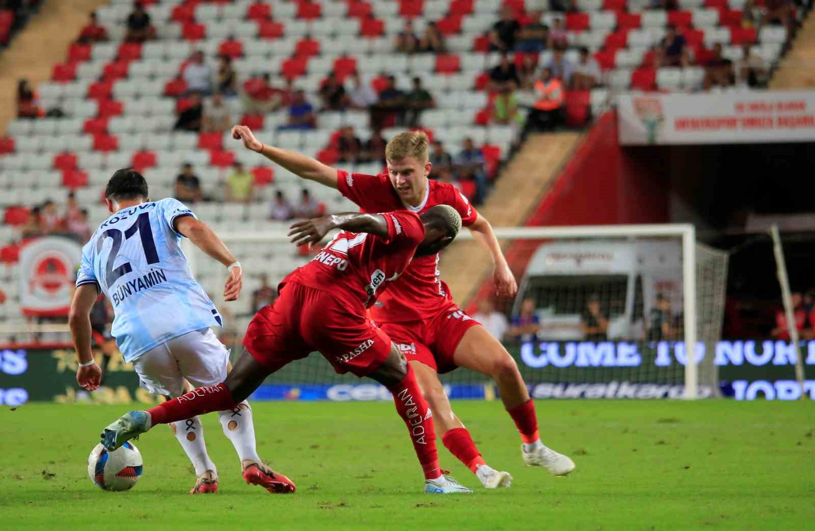 Trendyol Süper Lig: Antalyaspor: 2 - Adana Demirspor: 1 (Maç sonucu)
