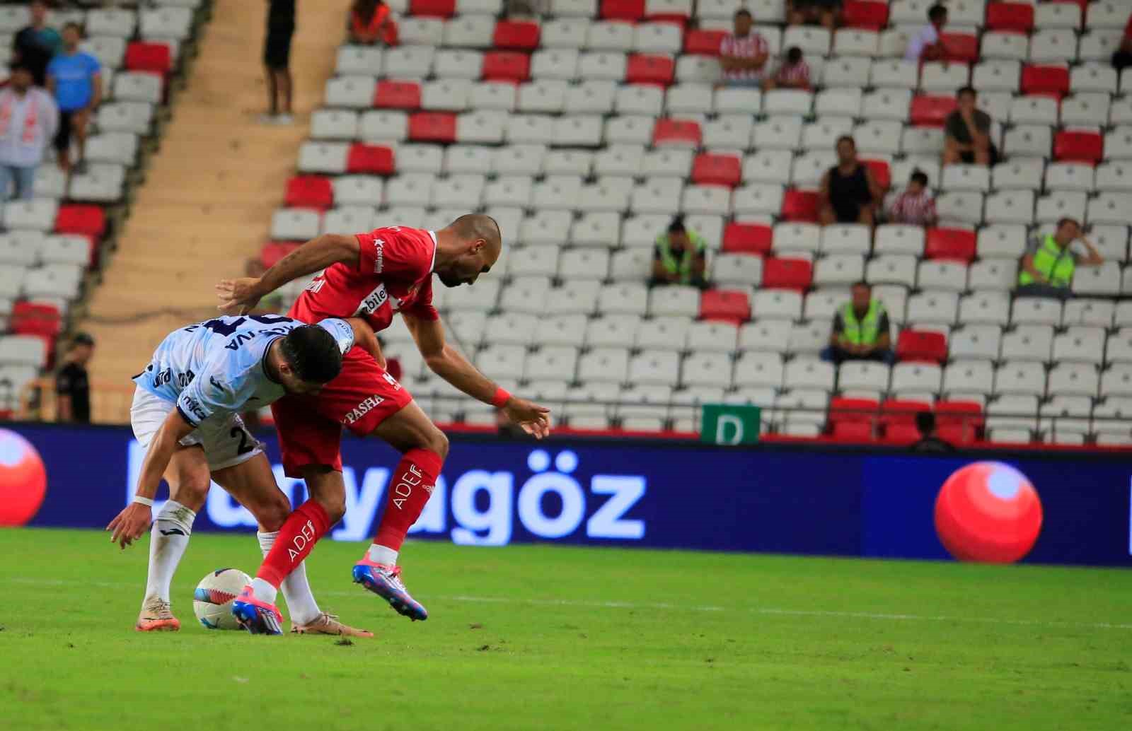 Trendyol Süper Lig: Antalyaspor: 2 - Adana Demirspor: 1 (Maç sonucu)
