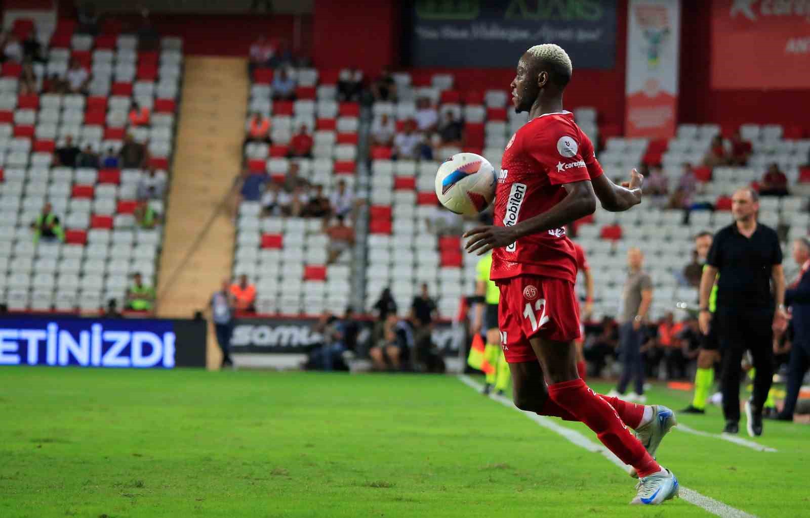 Trendyol Süper Lig: Antalyaspor: 2 - Adana Demirspor: 1 (Maç sonucu)
