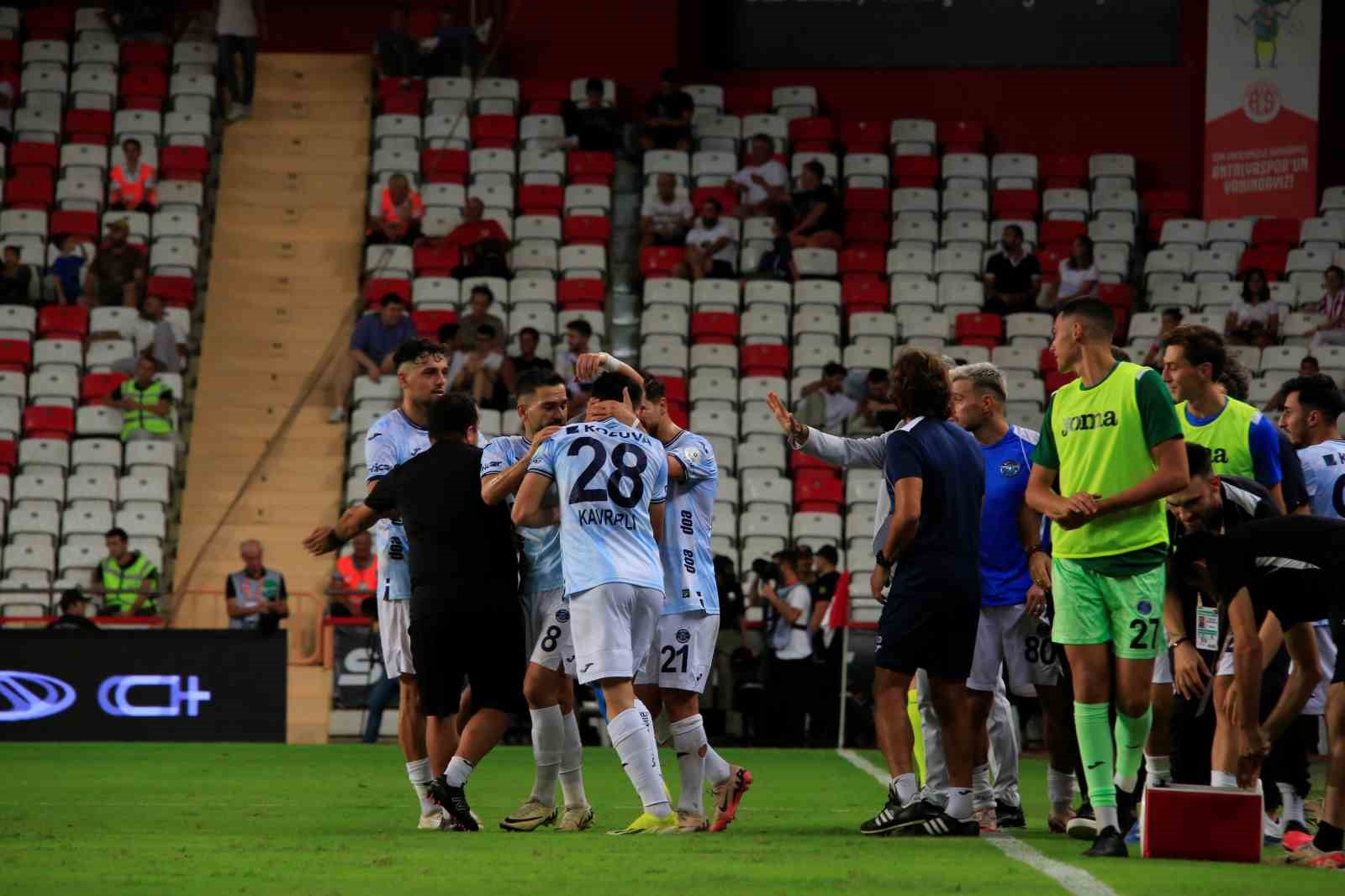 Trendyol Süper Lig: Antalyaspor: 2 - Adana Demirspor: 1 (Maç sonucu)
