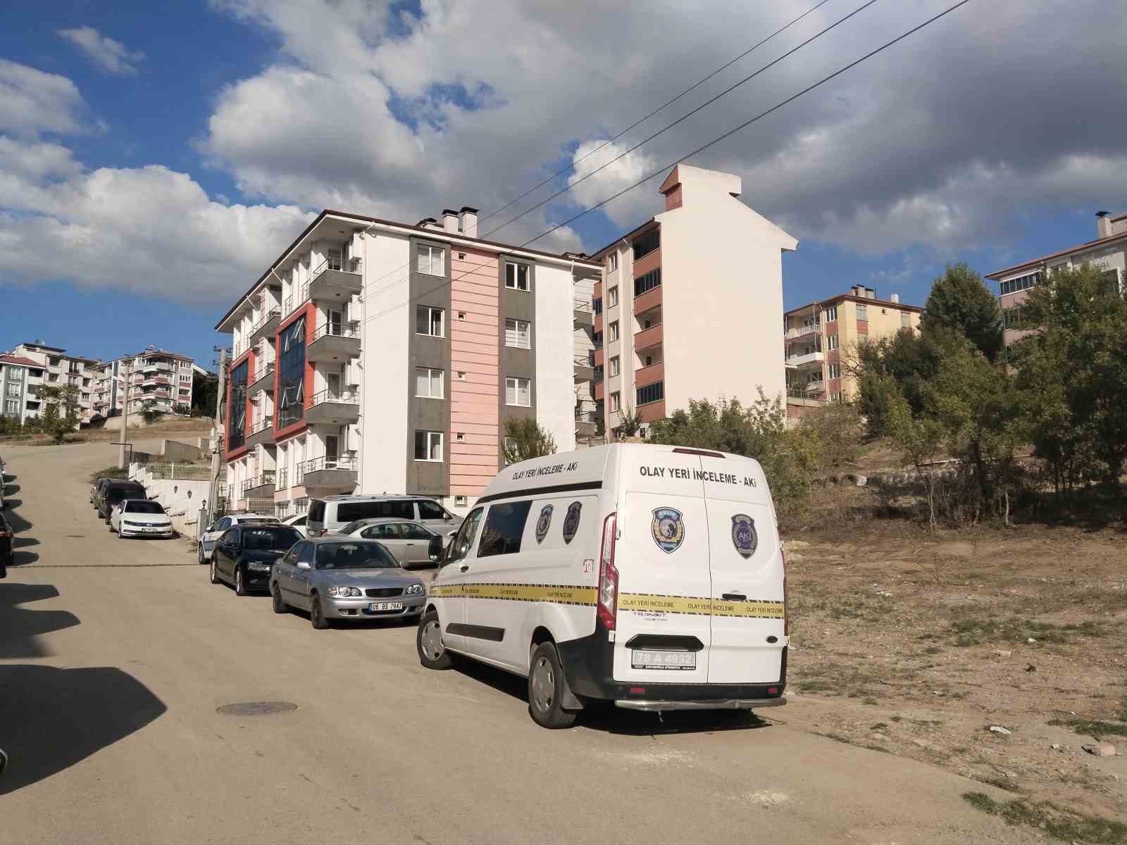 İzinli astsubay evinde ölü bulundu
