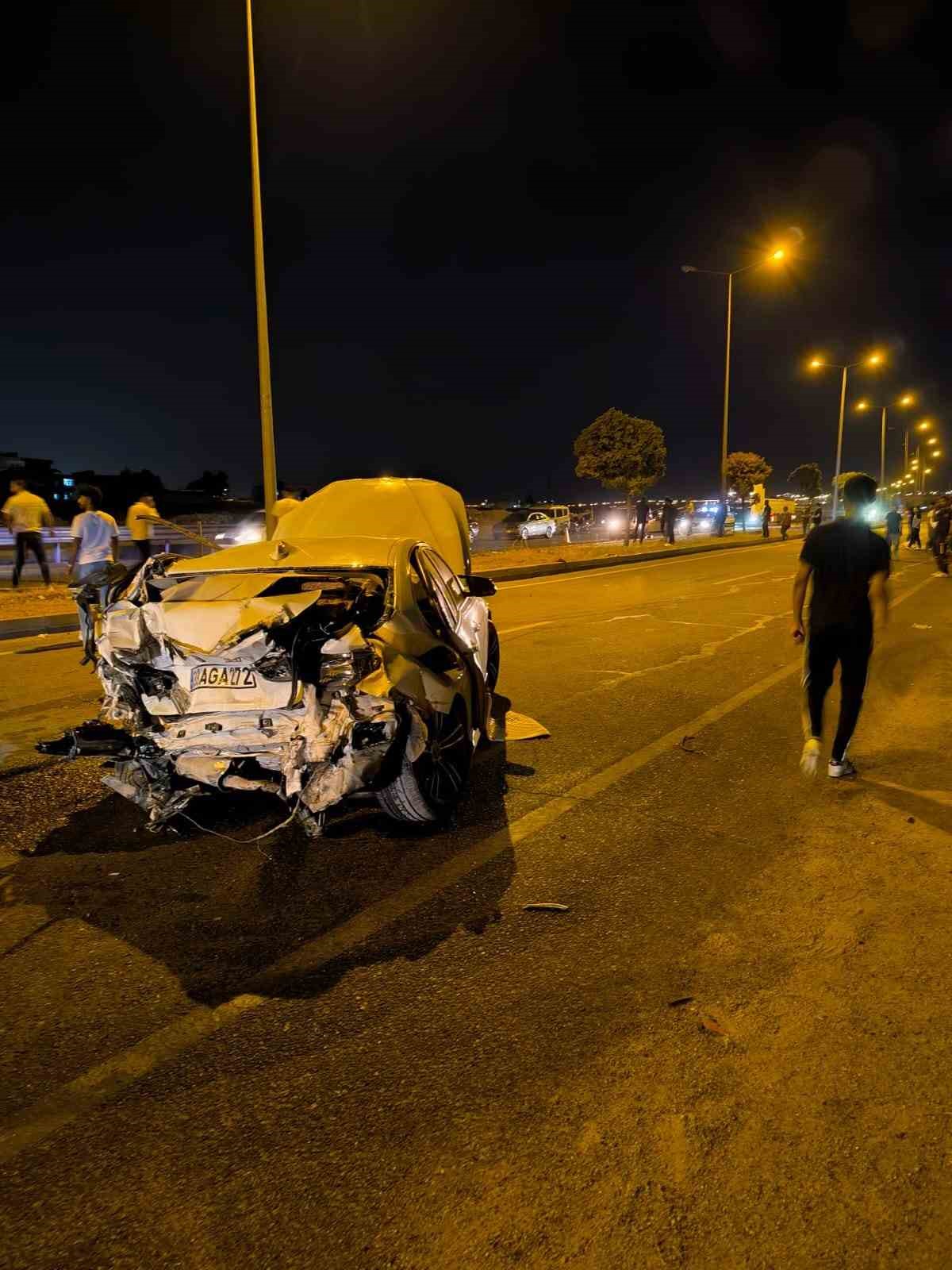 Batman’da yarıştıkları iddia edilen iki otomobil çarpıştı: 1 ölü, 3 yaralı
