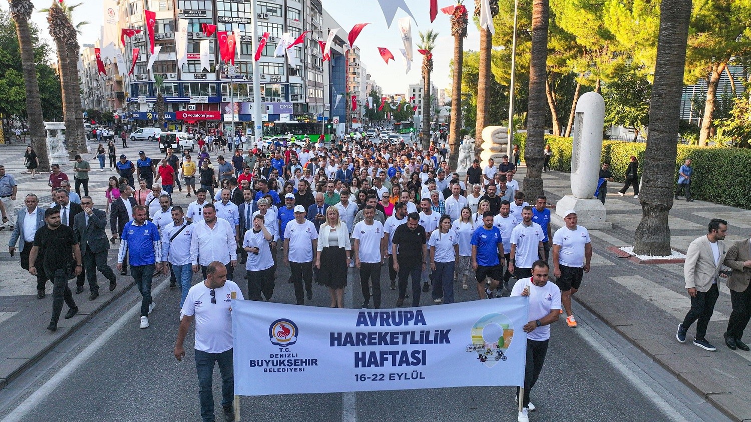 Bisiklet binen Başkan Çavuşoğlu hareketliliğe dikkat çekti
