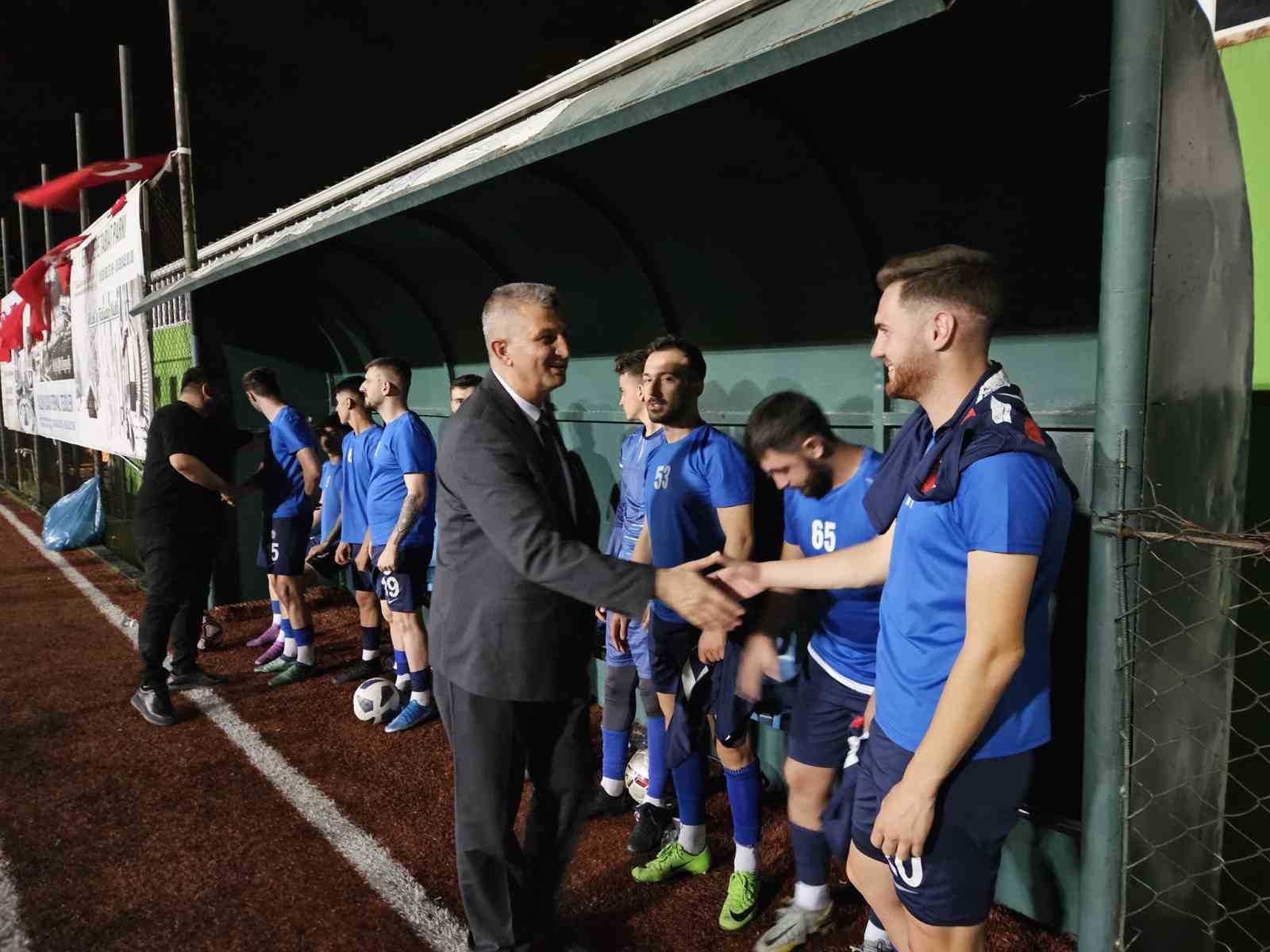 Gölcük’te Başkanlık Kupası Futbol Turnuvası heyecanı
