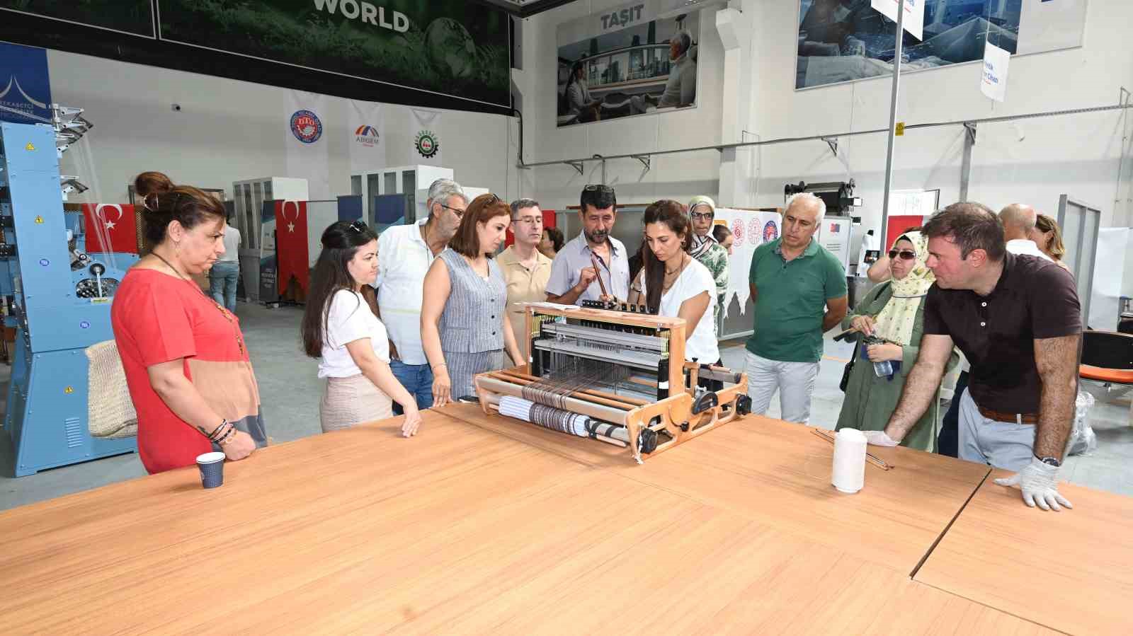 DTO Denizli Teknik Tekstil Merkezi tekstil teknolojisi öğretmenlerini eğitiyor
