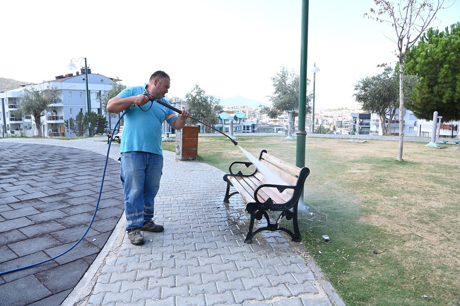 Kuşadası Belediyesi’nden detaylı temizlik çalışması
