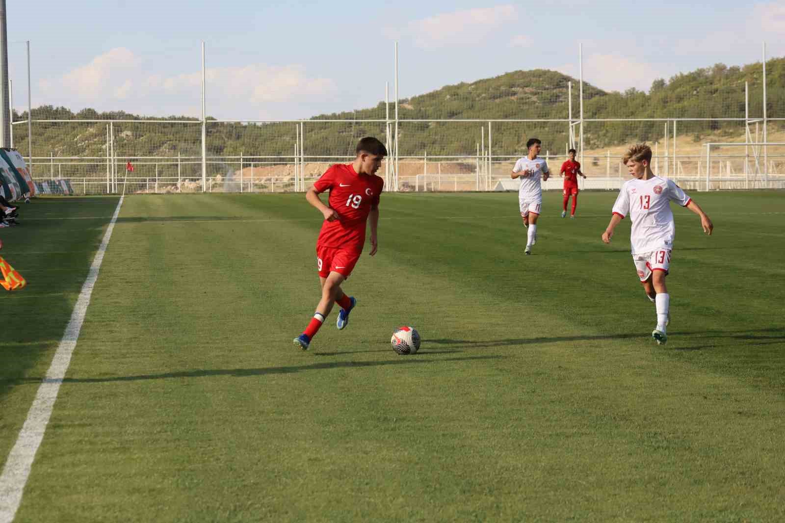 Futbolun kalbi, Erciyes Yüksek İrtifa Kamp Merkezi’nde atıyor
