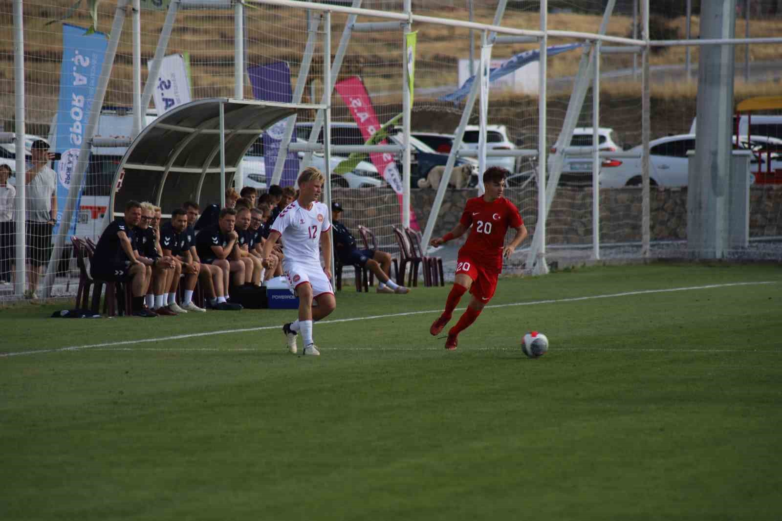 Futbolun kalbi, Erciyes Yüksek İrtifa Kamp Merkezi’nde atıyor
