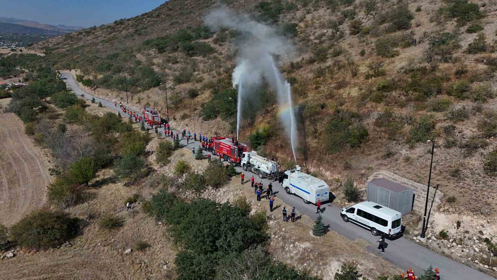 Dağ yangını tatbikatı gerçeğini aratmadı
