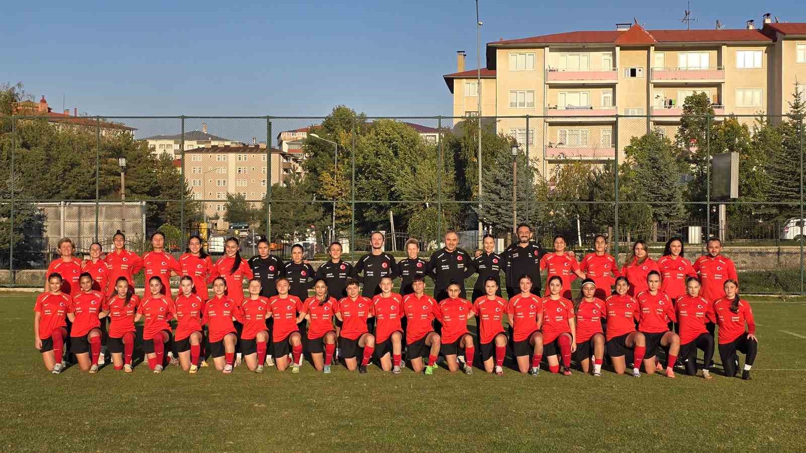 U19 Kadın Milli Takımı’nın Erzurum kampı başladı
