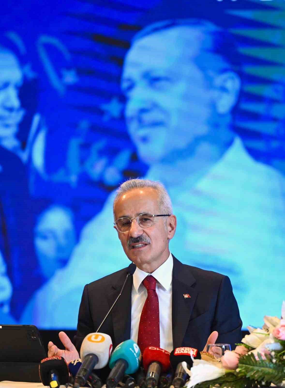 Bakan Uraloğlu: “Samsun-Sarp arasında yapılacak 510 kilometrelik hattın 300 kilometresi tünel olacak