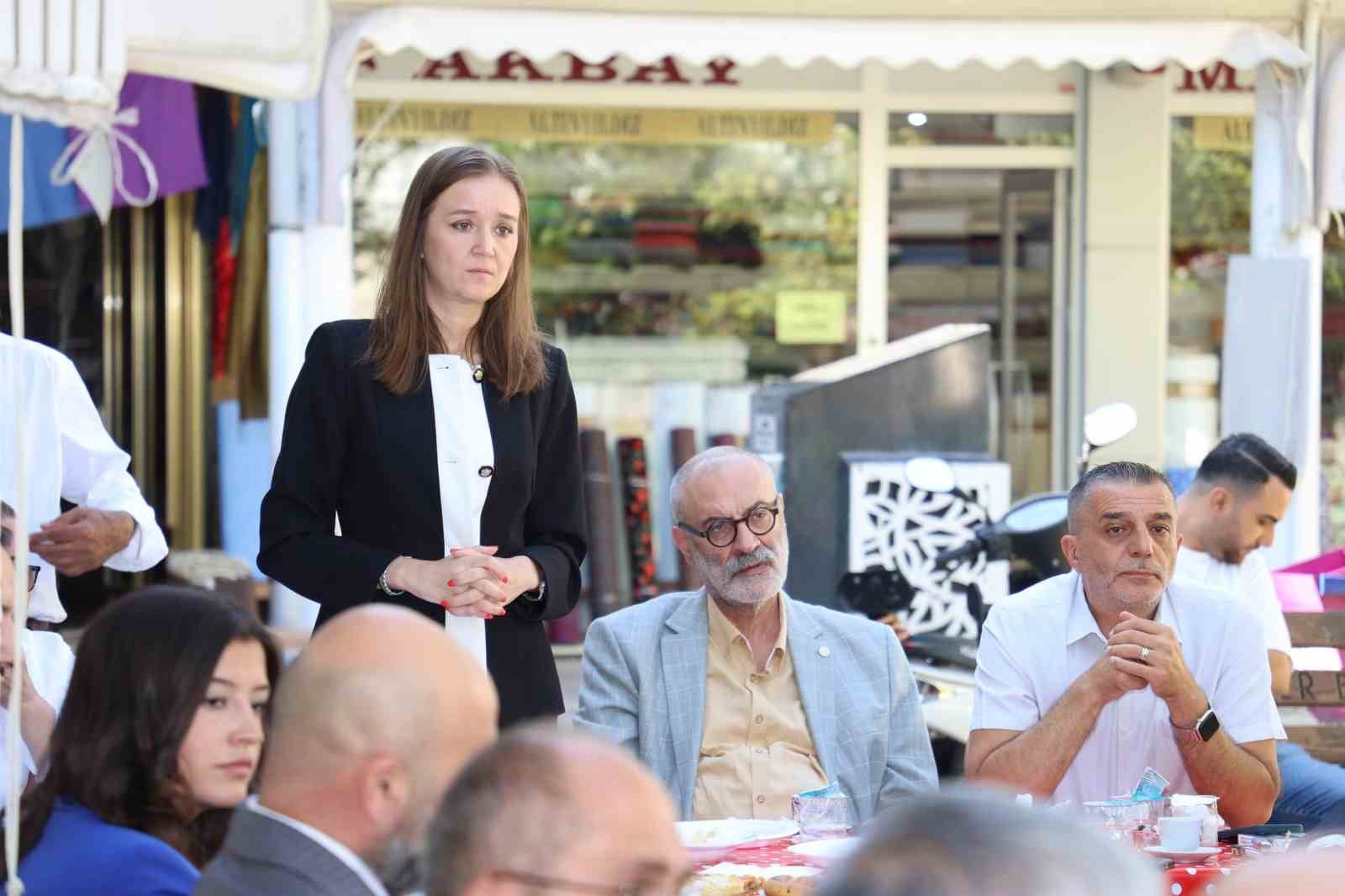 Başkan Durbay, Havuzlu Çarşı esnafının sorunlarını dinledi
