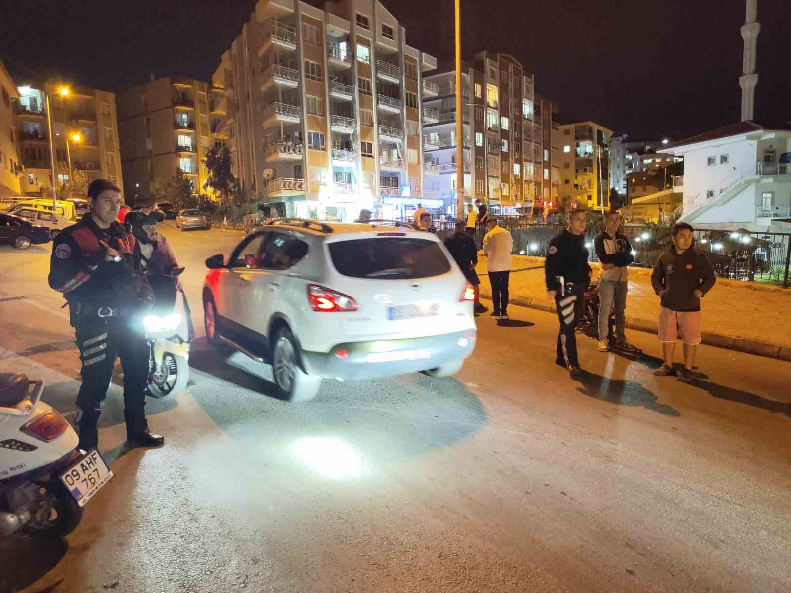 Kuşadası’nda Yunus timlerinin yaptığı şok uygulamalarında ruhsatsız silah ele geçirildi
