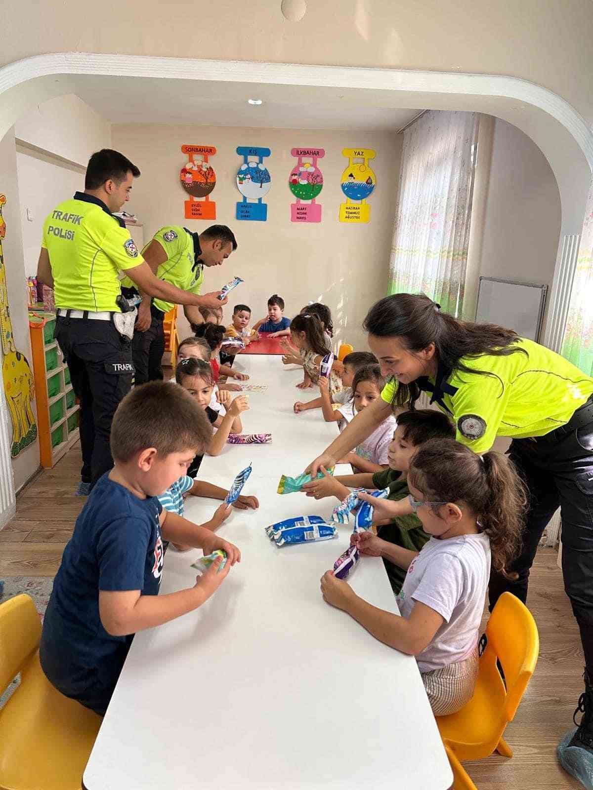 Çaycuma’da anaokulu öğrencilerine trafik eğitimi
