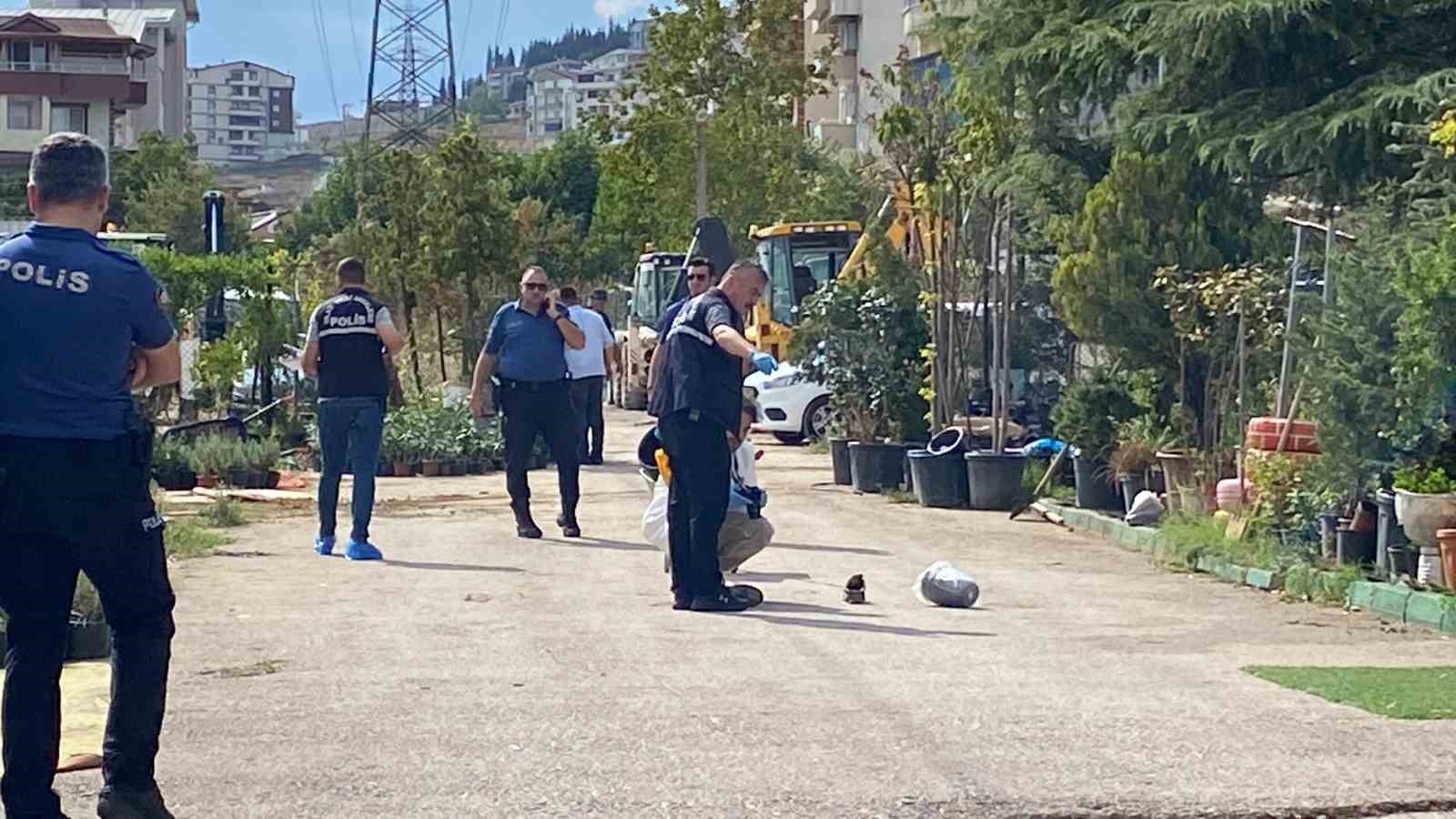 İzmit Belediyesi çalışanını, belediyeye ait mekanda vurup kaçtılar
