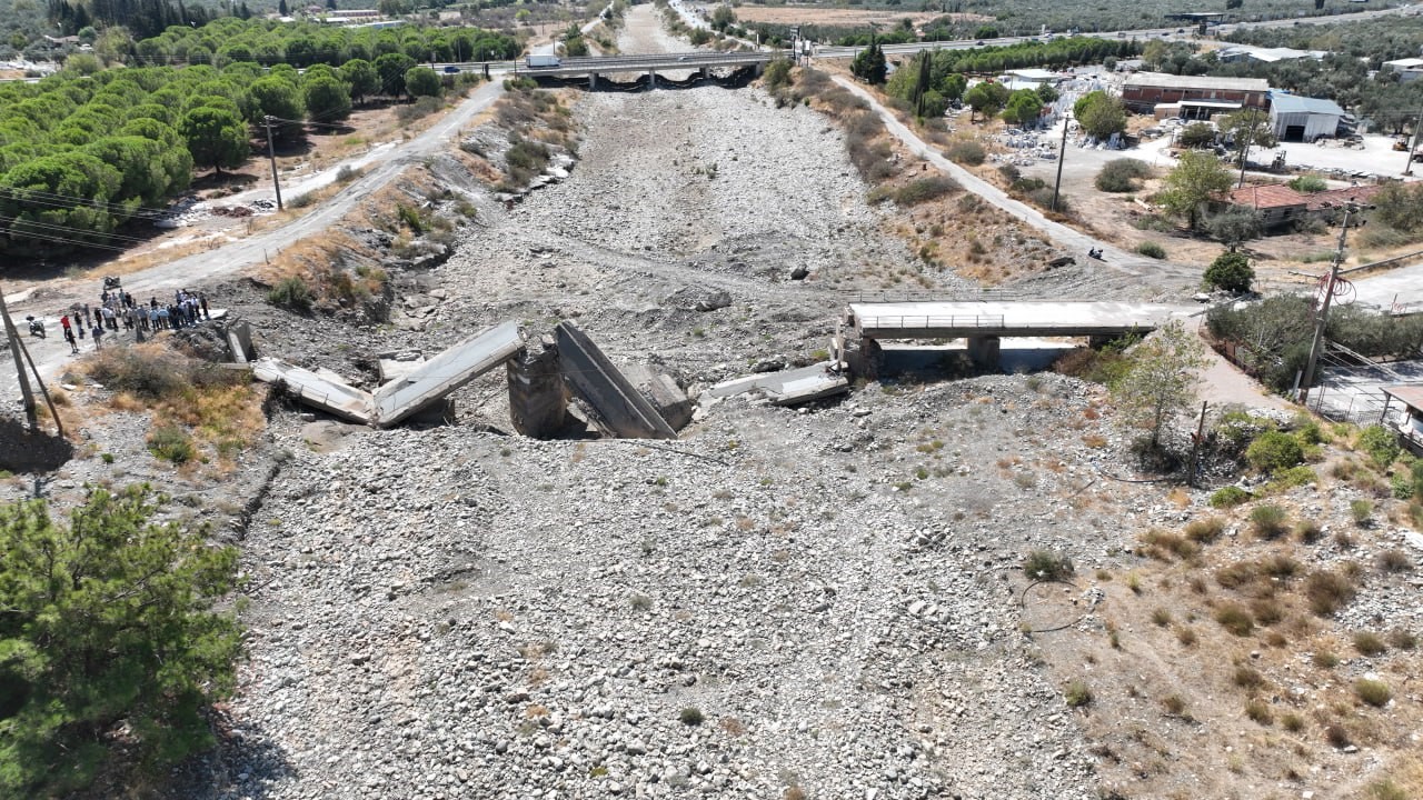 Zeytinli Çayı’nda sel felaketinde yıkılan köprünün yeniden yapılması isteniyor
