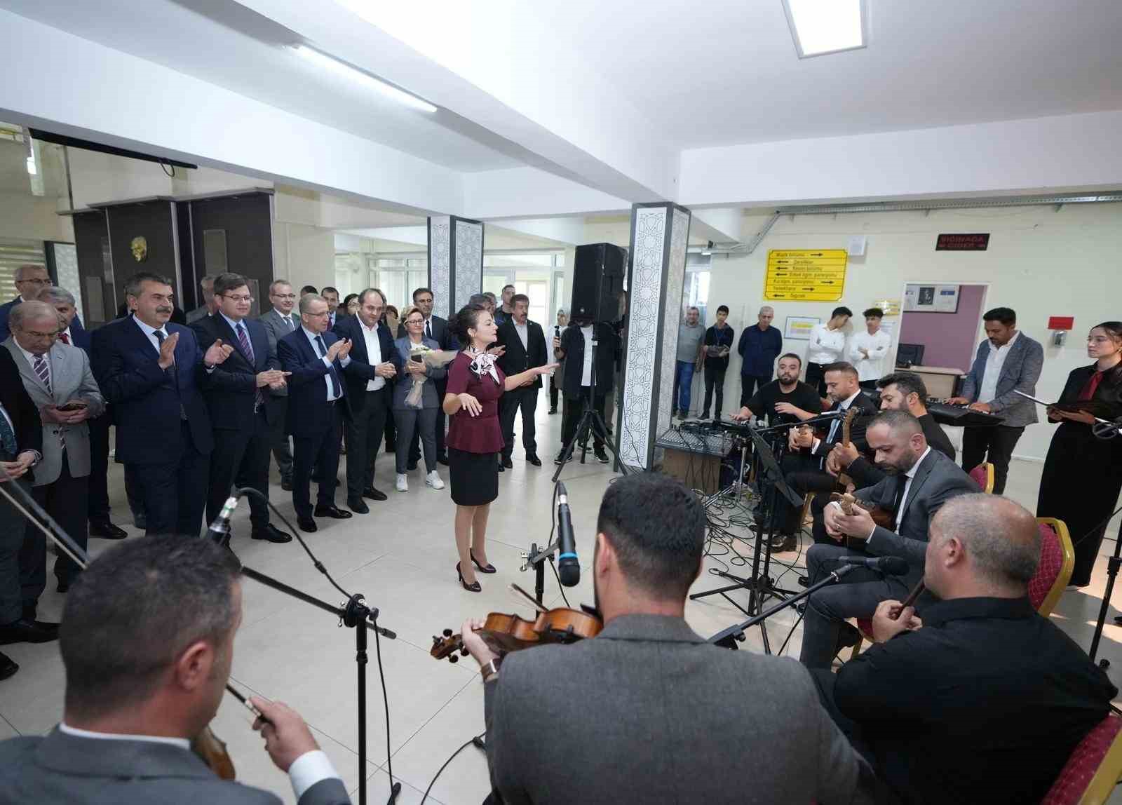 Bakan Tekin:  “Öğretmenlik Meslek Kanun Meclis’in takdirinde”
