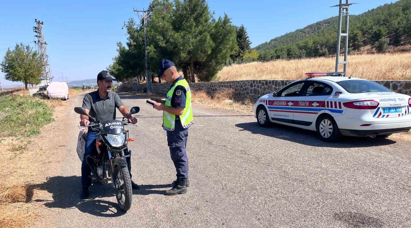 Gaziantep’te jandarmadan drone destekli trafik denetimi
