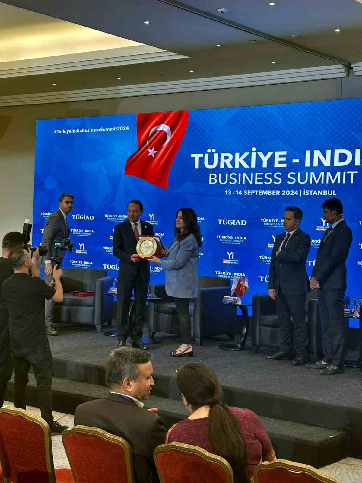 Türkiye-Hindistan arasındaki ekonomik ilişkiler bu panelde konuşuldu
