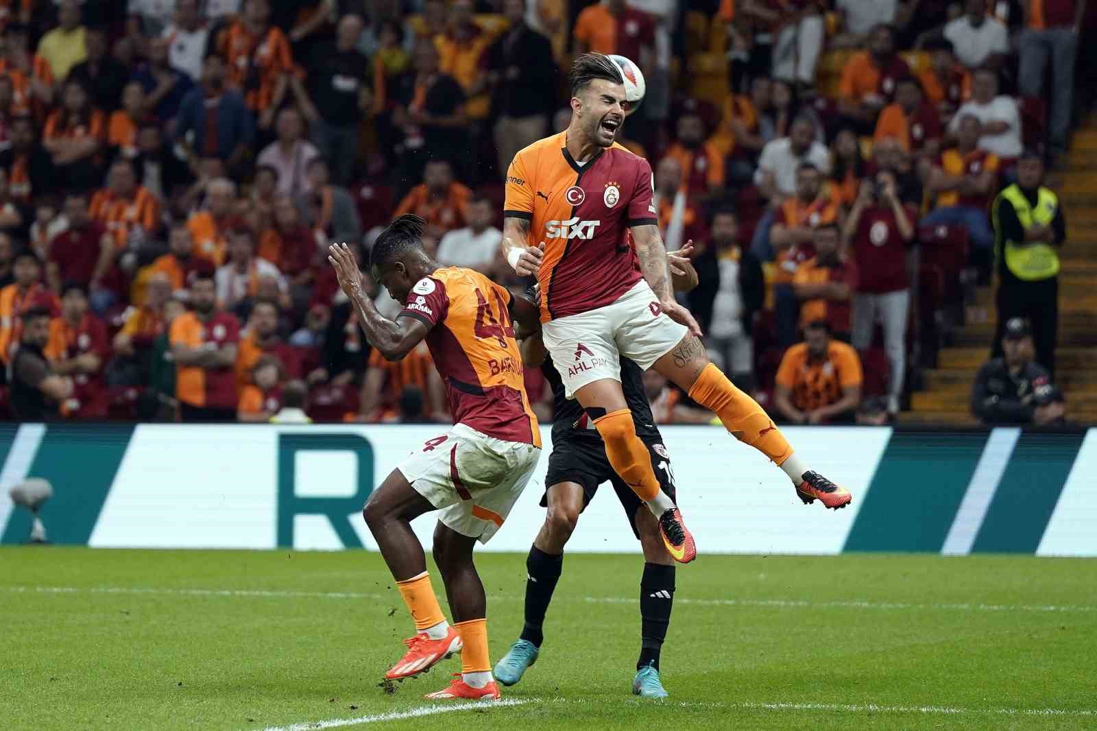 Trendyol Süper Lig: Galatasaray: 2 - Gaziantep FK: 0 (İlk yarı)
