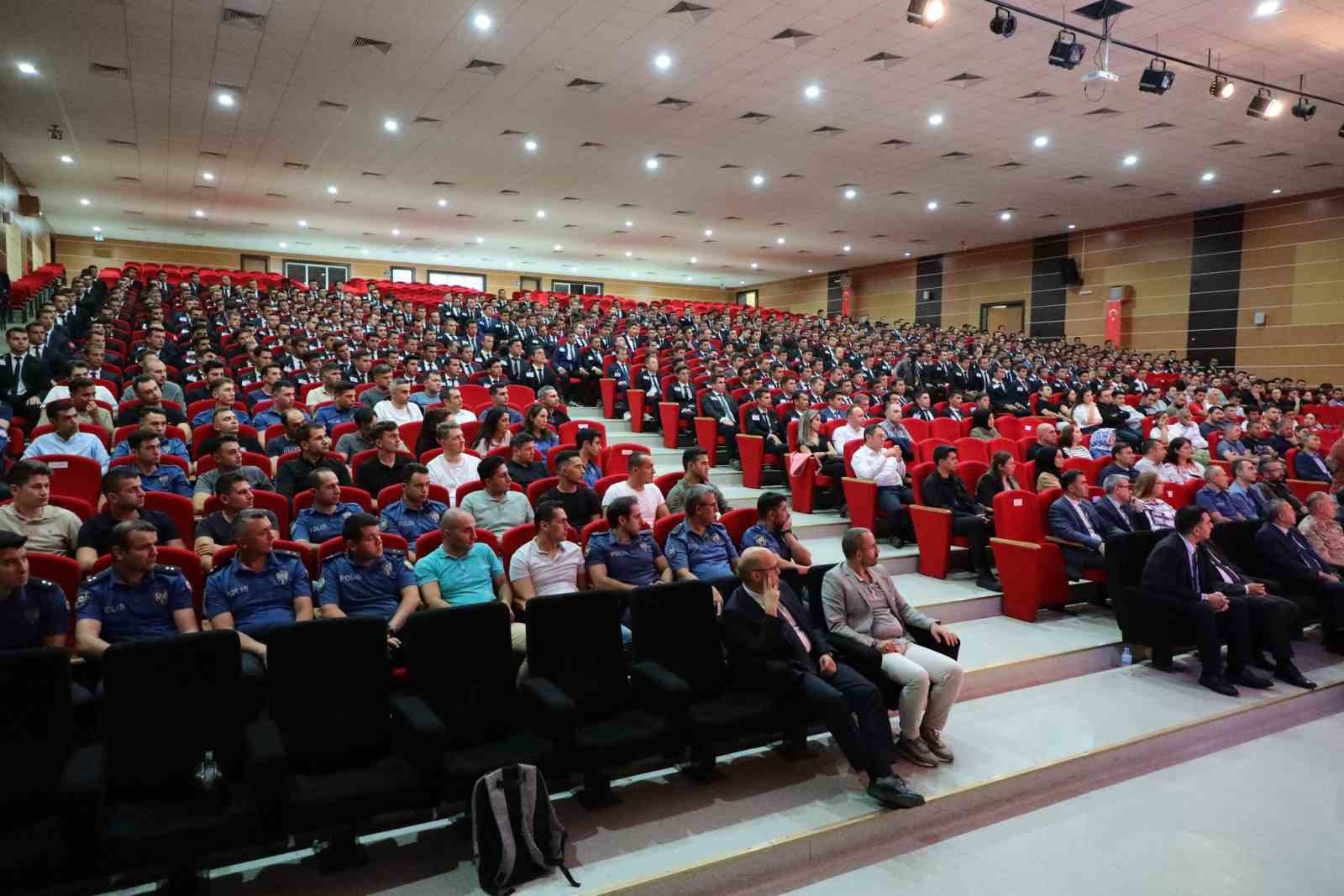 Polis adaylarına 