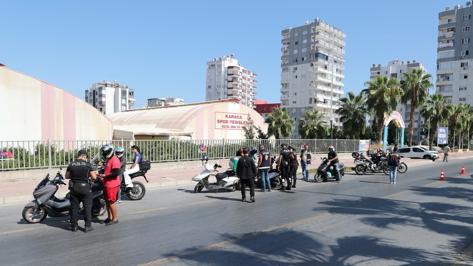 Mersin’de motosiklet sürücülerine şok uygulama
