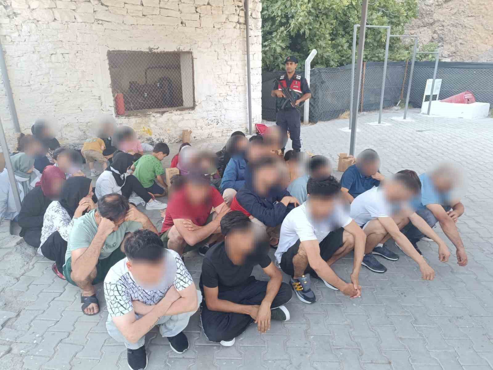 Didim ve Söke’de 70 düzensiz göçmen yakalandı
