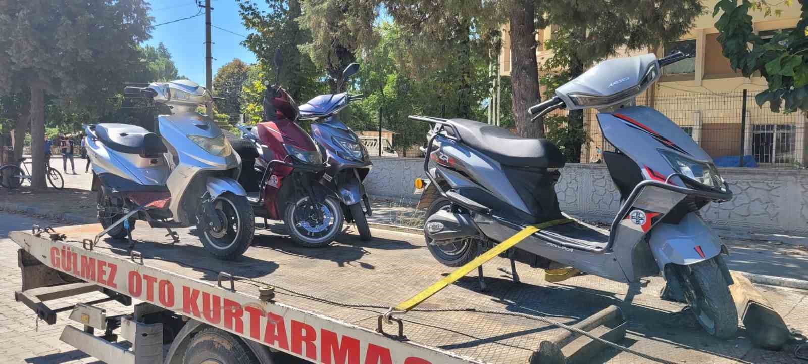 Kula’da motosikletlere özel denetim; 65 bin TL ceza yazıldı
