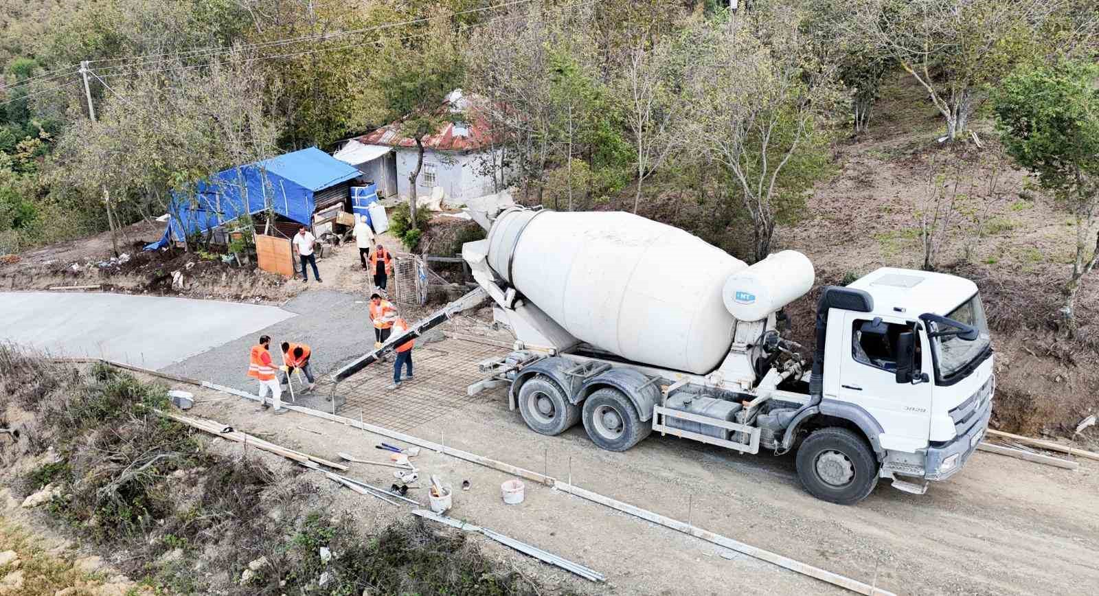 Sandıkçı: “İlçemize güvenli ve konforlu yollar kazandırıyoruz”
