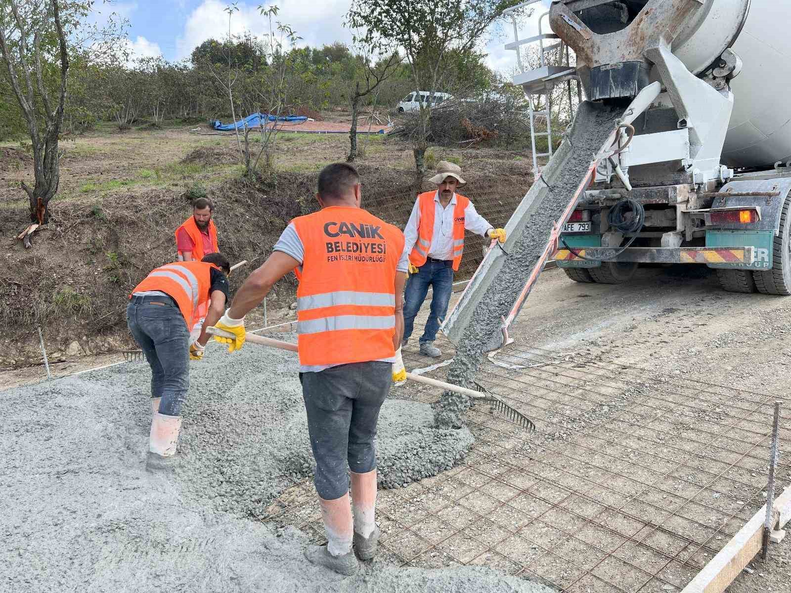 Sandıkçı: “İlçemize güvenli ve konforlu yollar kazandırıyoruz”
