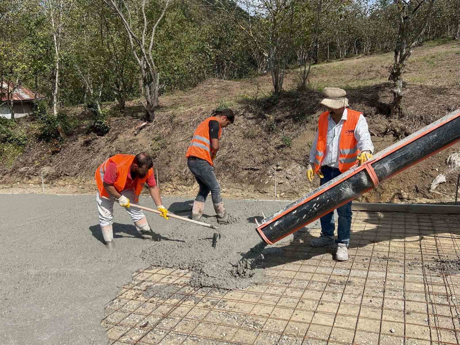 Sandıkçı: “İlçemize güvenli ve konforlu yollar kazandırıyoruz”
