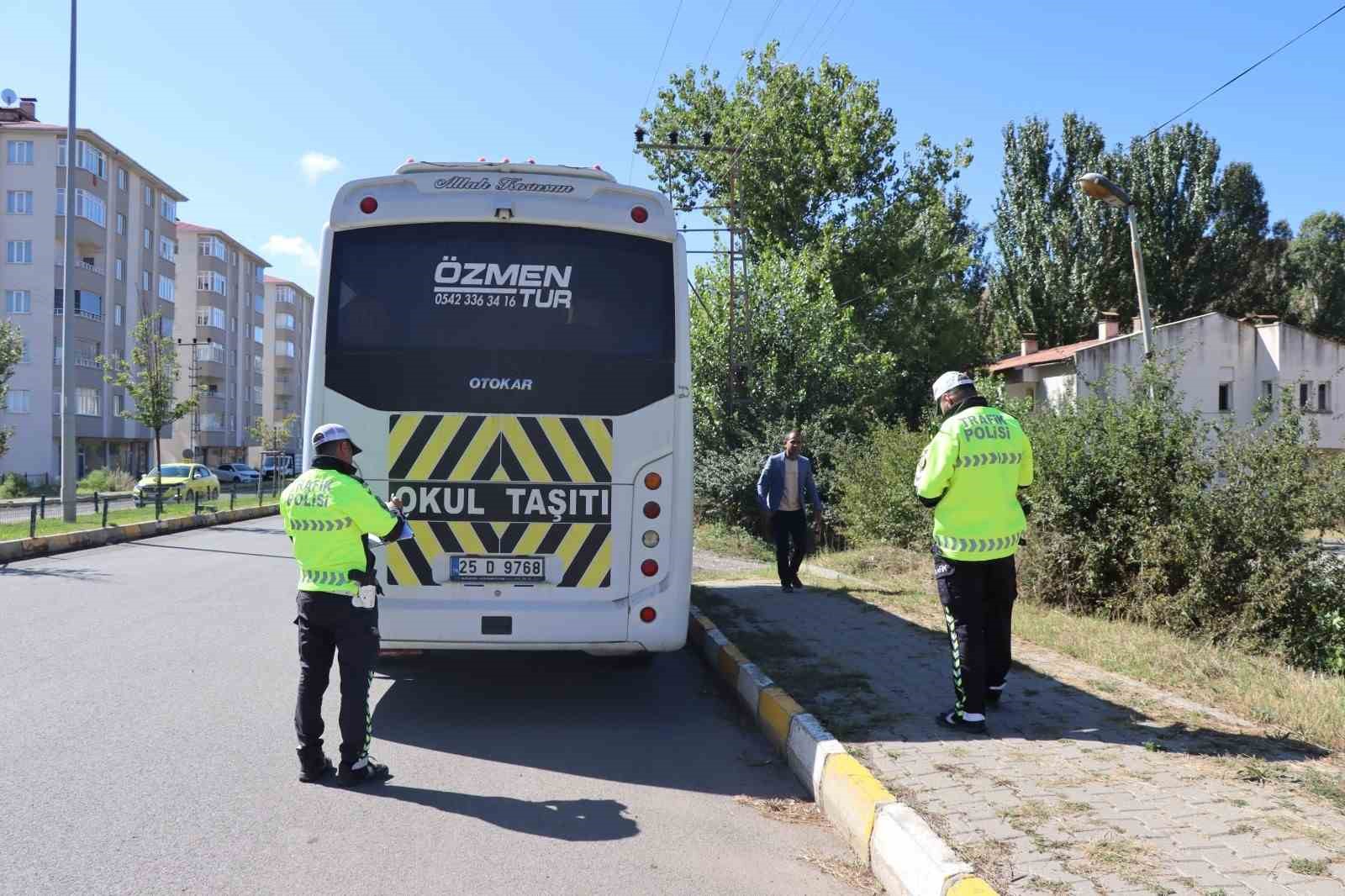 Oltu’da öğrenci servislerine denetim
