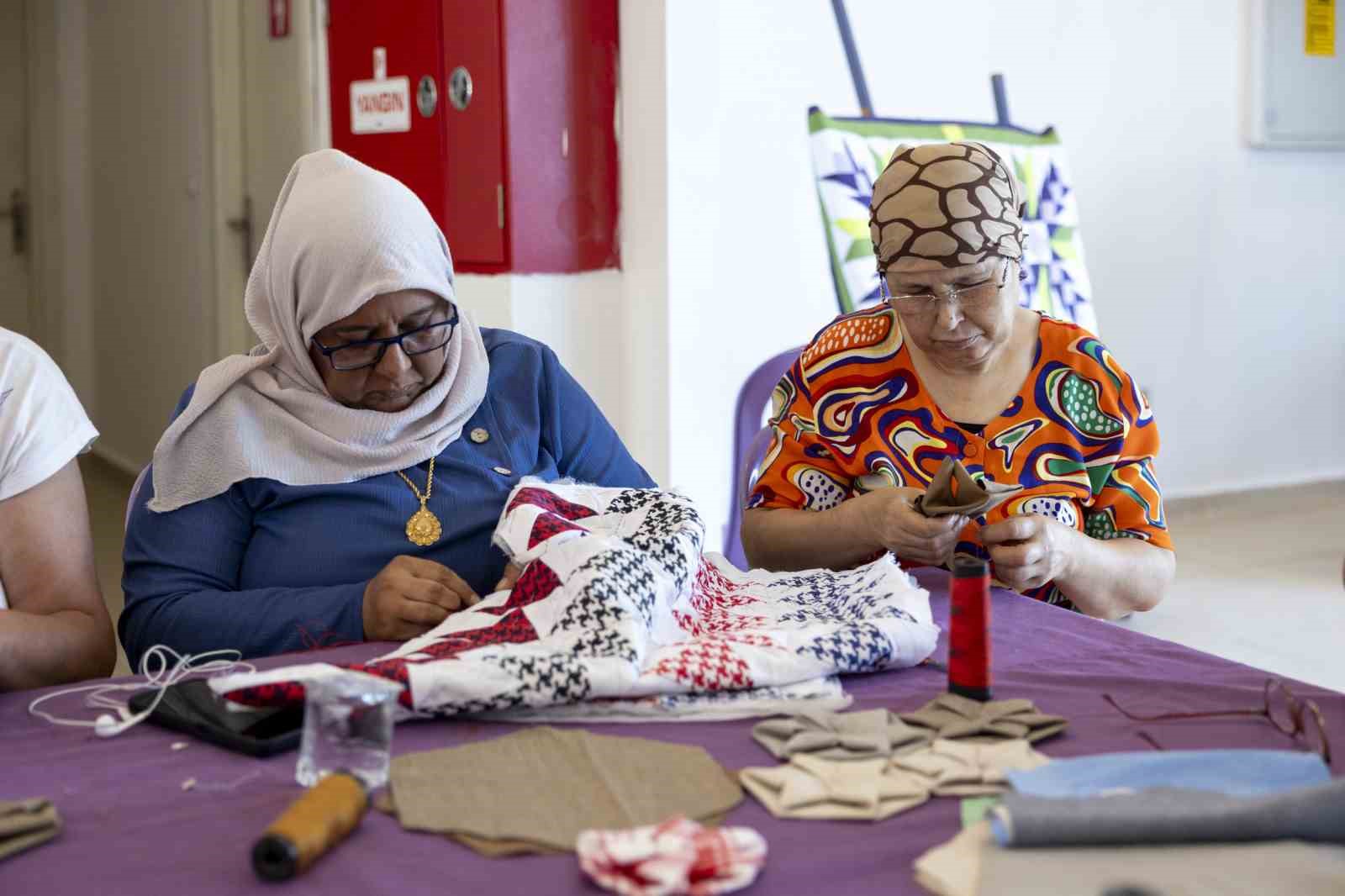 Kadınlar el emeği göz nuru ürünlerini sergiledi
