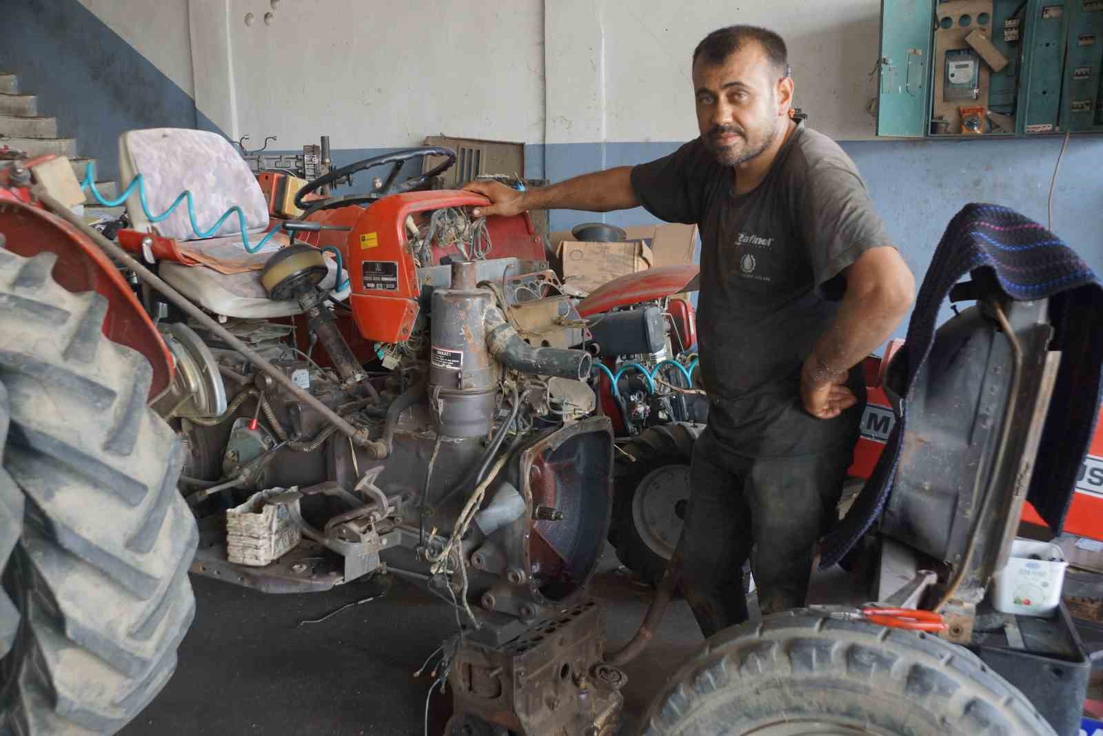 Traktörler zeytin hasat sezonuna hazırlanıyor
