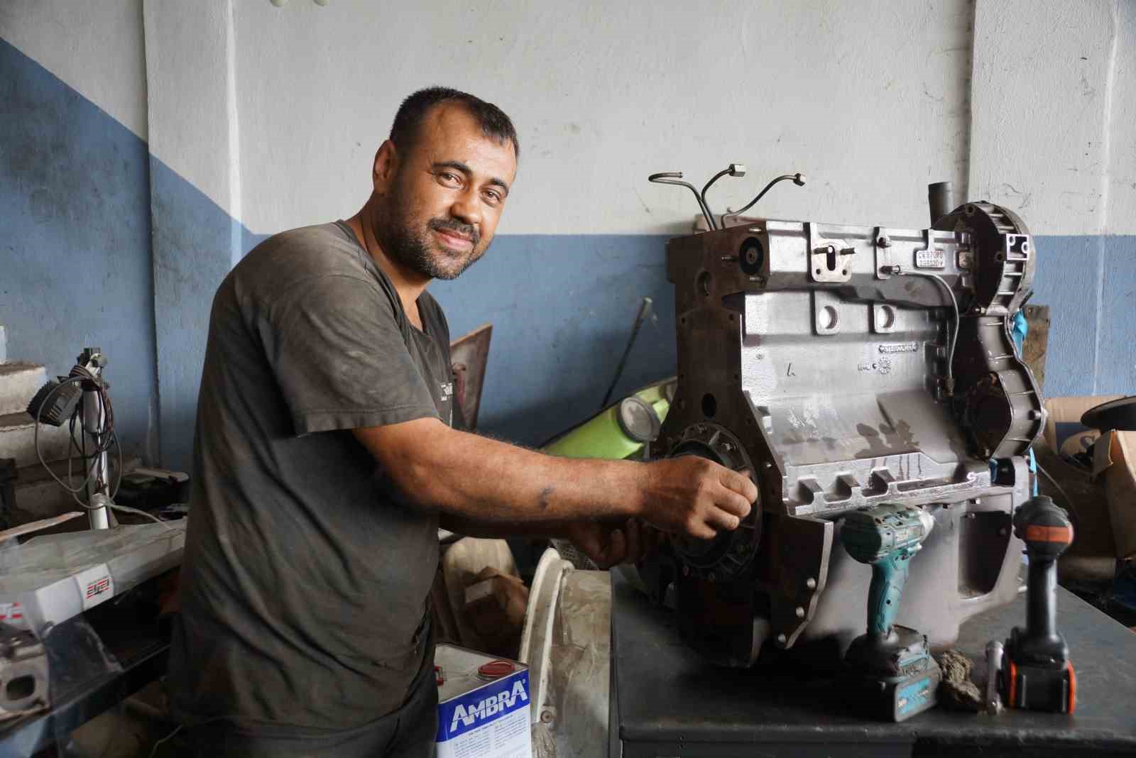 Traktörler zeytin hasat sezonuna hazırlanıyor
