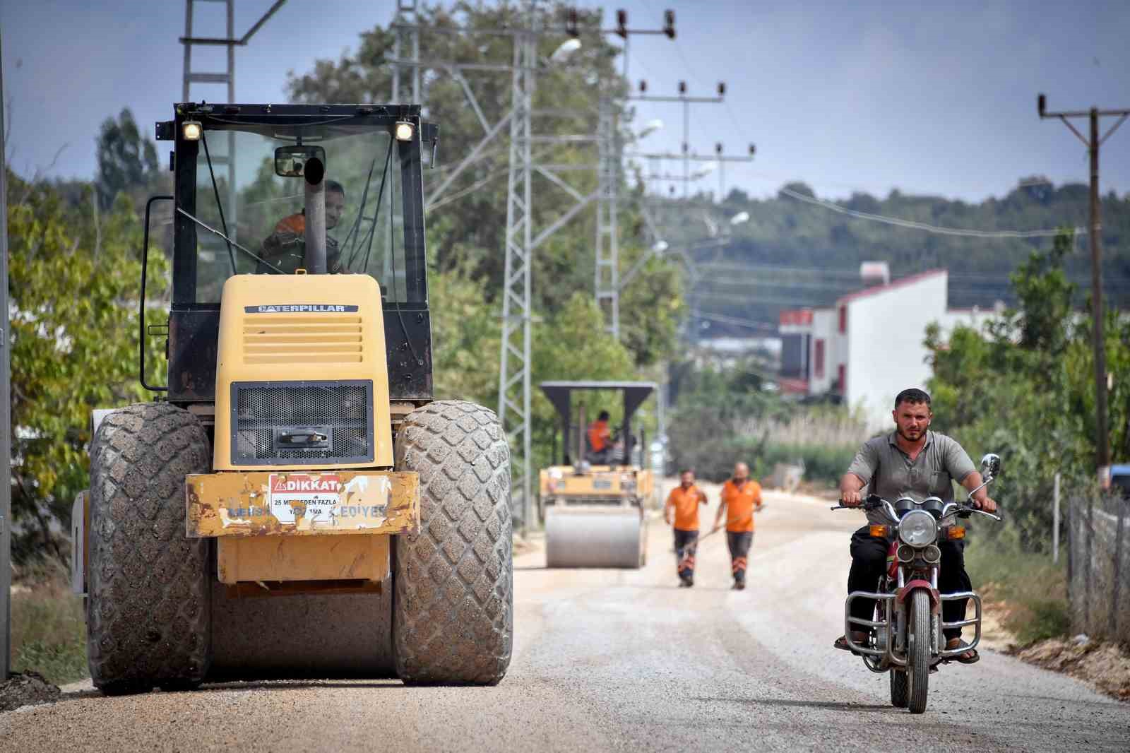 Mersin’de kısal bölgelerde yol yapım çalışmaları sürüyor
