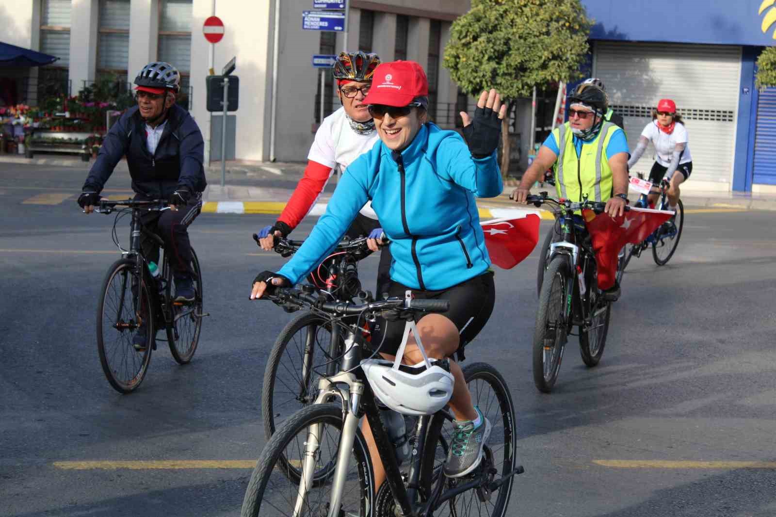 Hem sağlık için hem Aydın’ı tanımak için pedal çeviriyorlar
