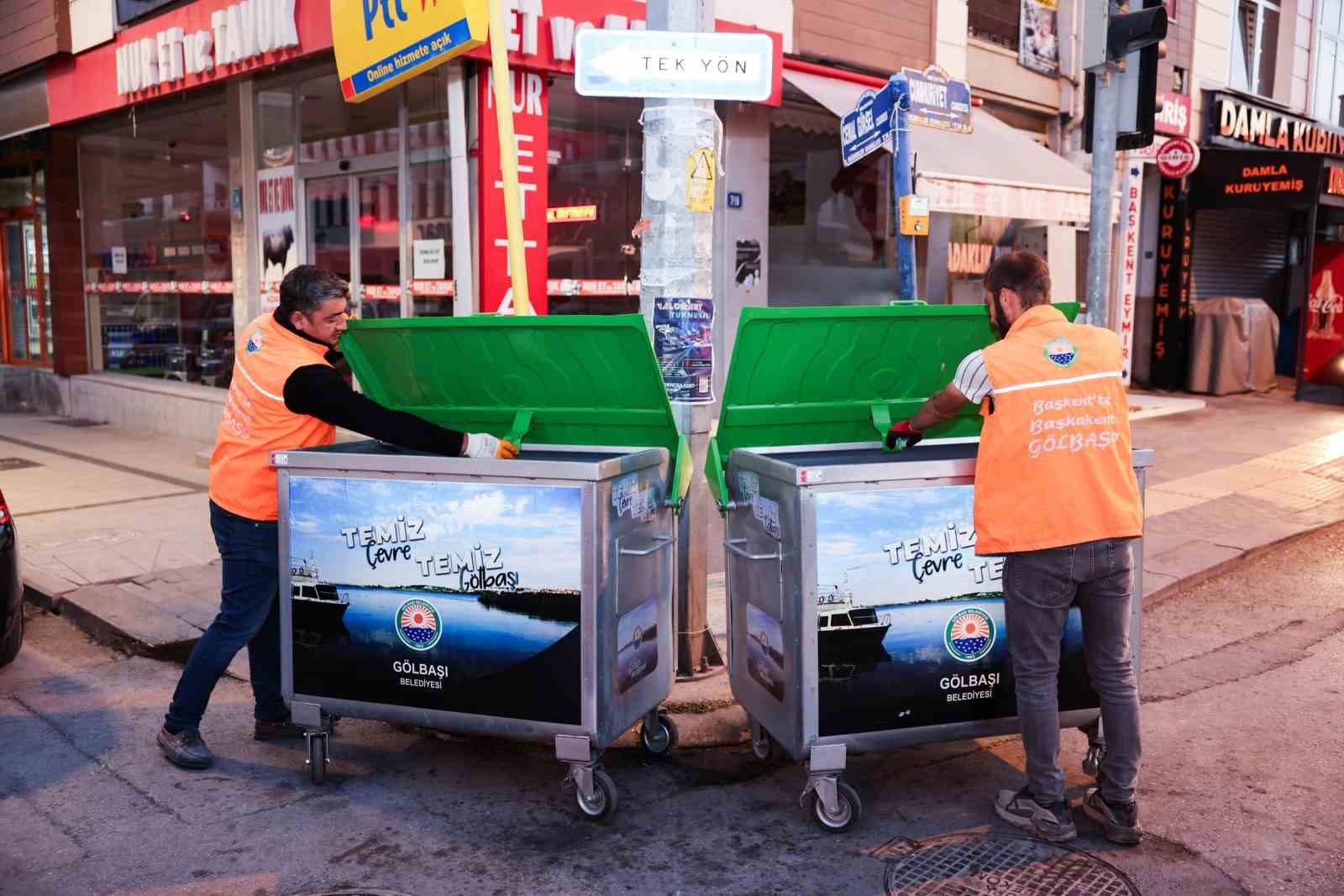 Gölbaşı Belediyesi, yeni çöp konteynerlerini hizmete sundu
